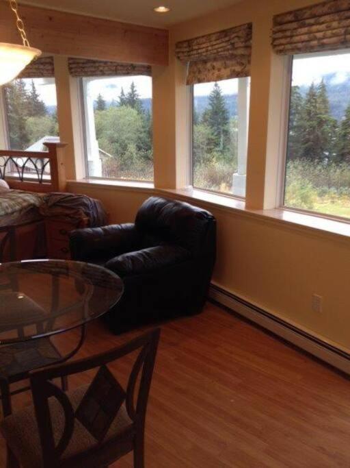 Kelli Creek Cottage - Reduced Price On Tours Juneau Room photo
